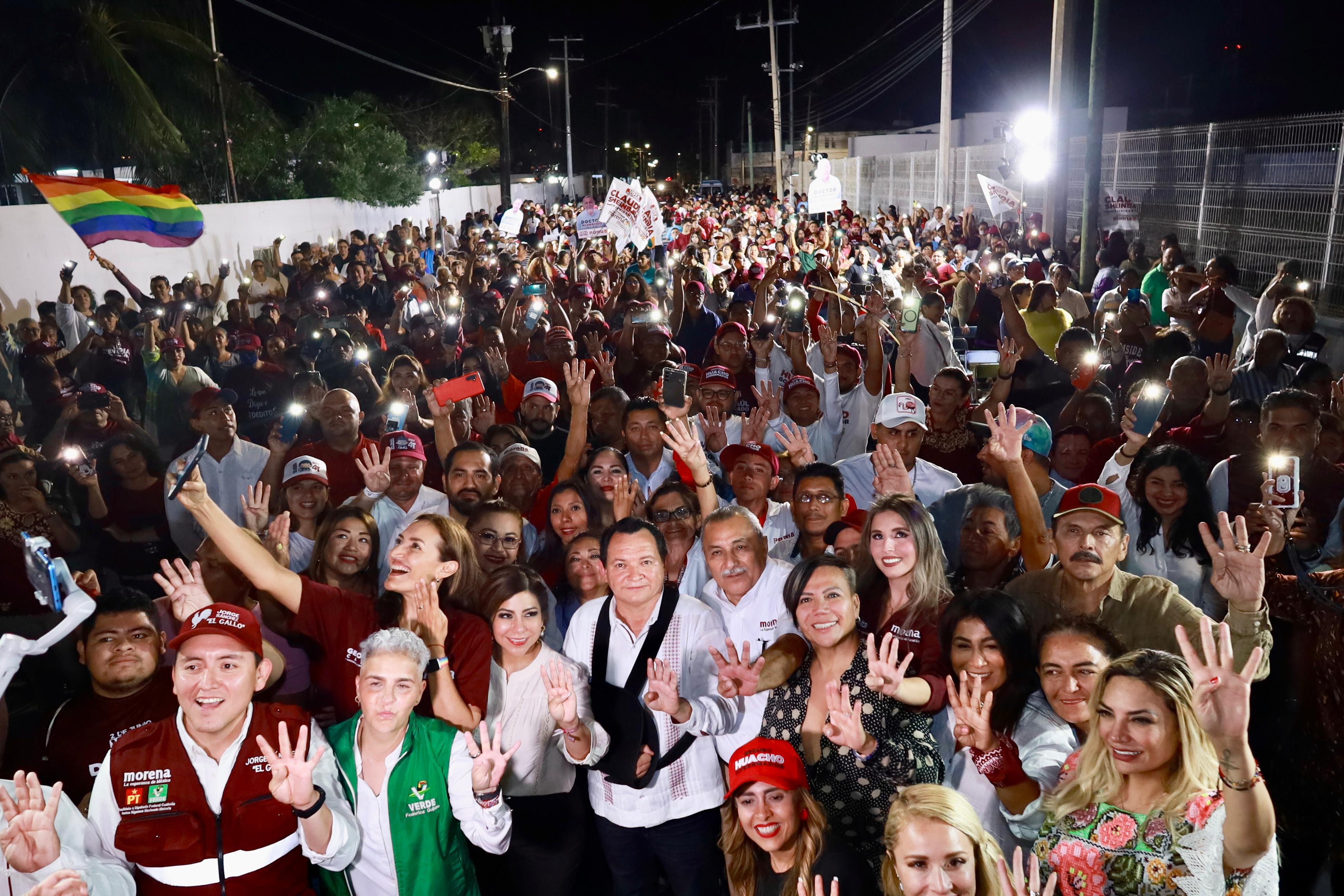 Huacho Díaz Mena continúa ganando terreno el ambiente de triunfo se hace presente en su caminatas por el territorio yucateco