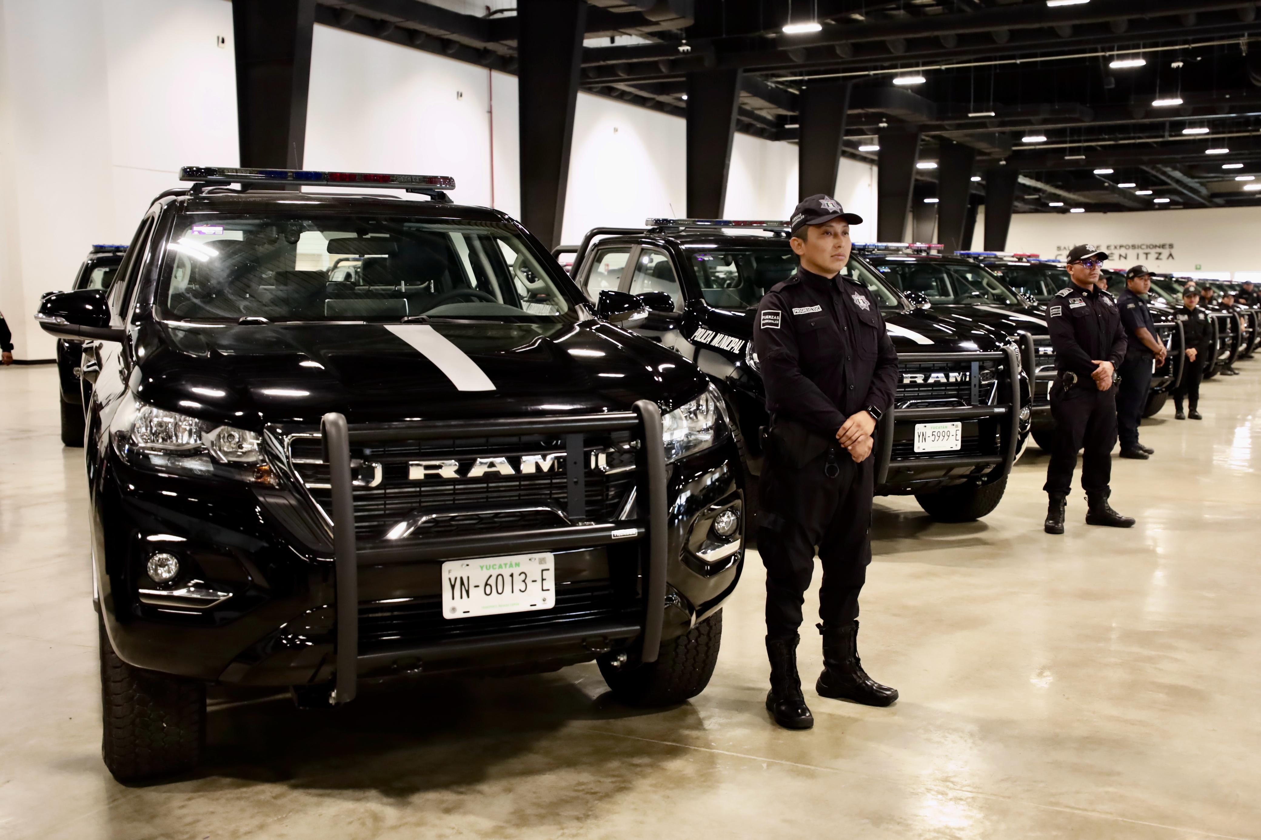 Gobernador Joaquín Díaz Mena encabezó esta mañana la entrega de patrullas, totalmente equipadas con la tecnología necesaria, a fin de fortalecer la seguridad en los 106 municipios