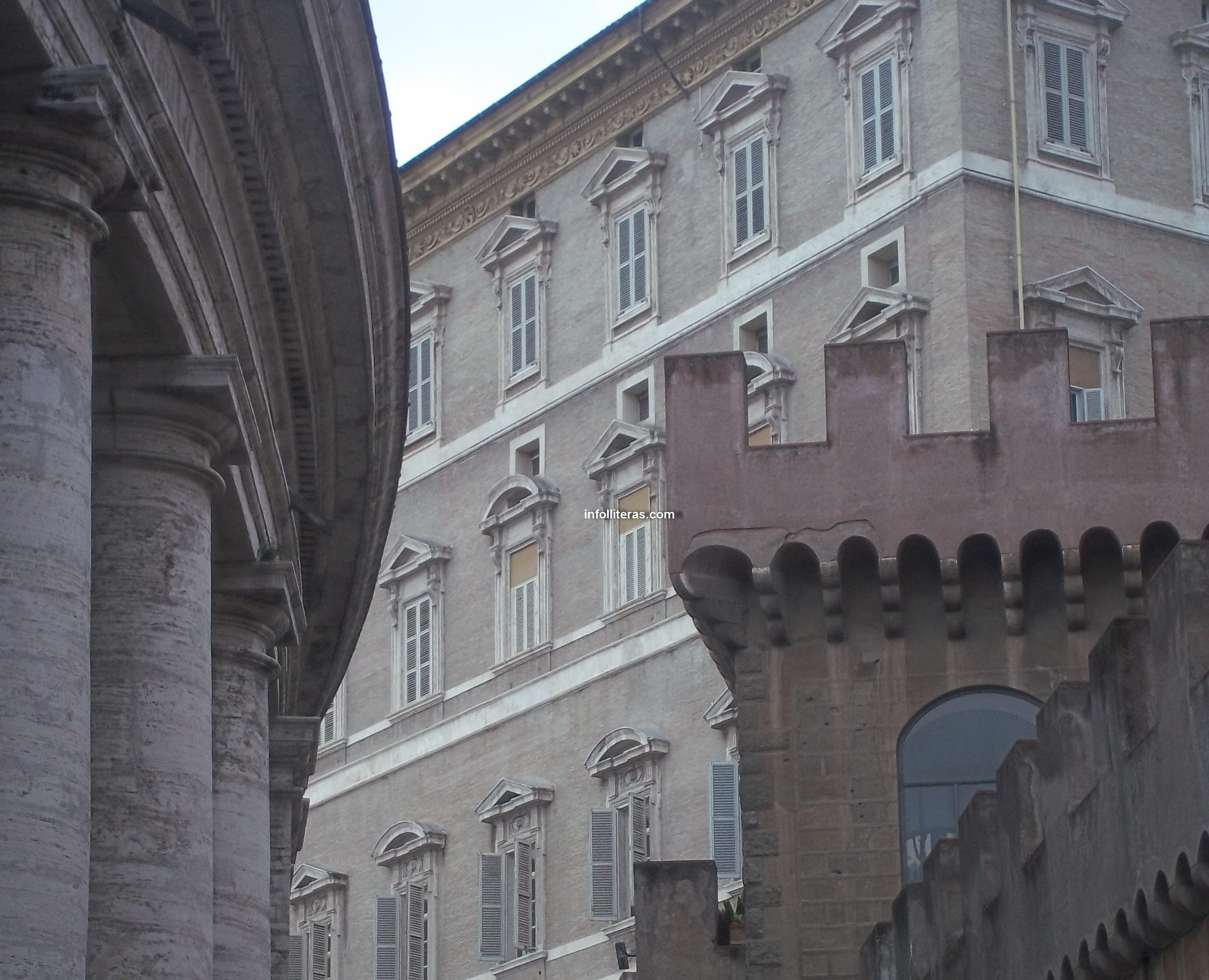 El teléfono del Papa podría haber sido intervenido o sus conversaciones escuchadas con un párroco de una ONG / Broncoaspiró Francisco