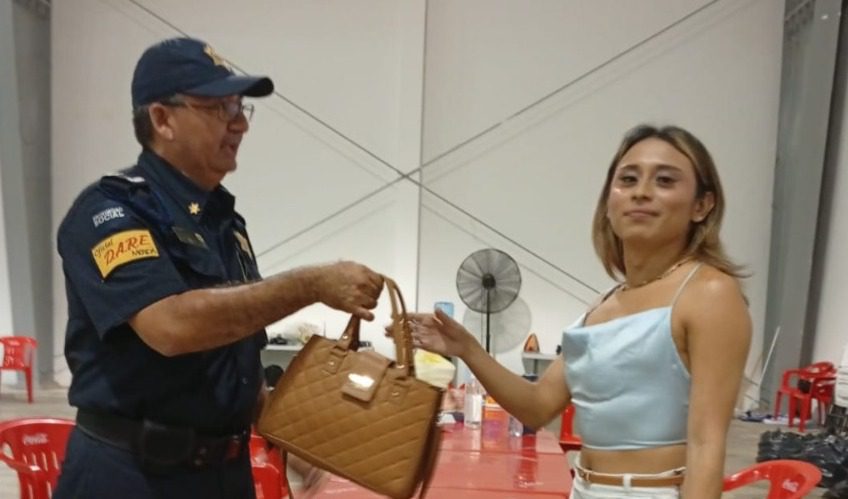 Reconocen a elementos de la Policía Municipal, que contribuyeron a la recuperación de un bolso en el Carnaval Amazónico 2025