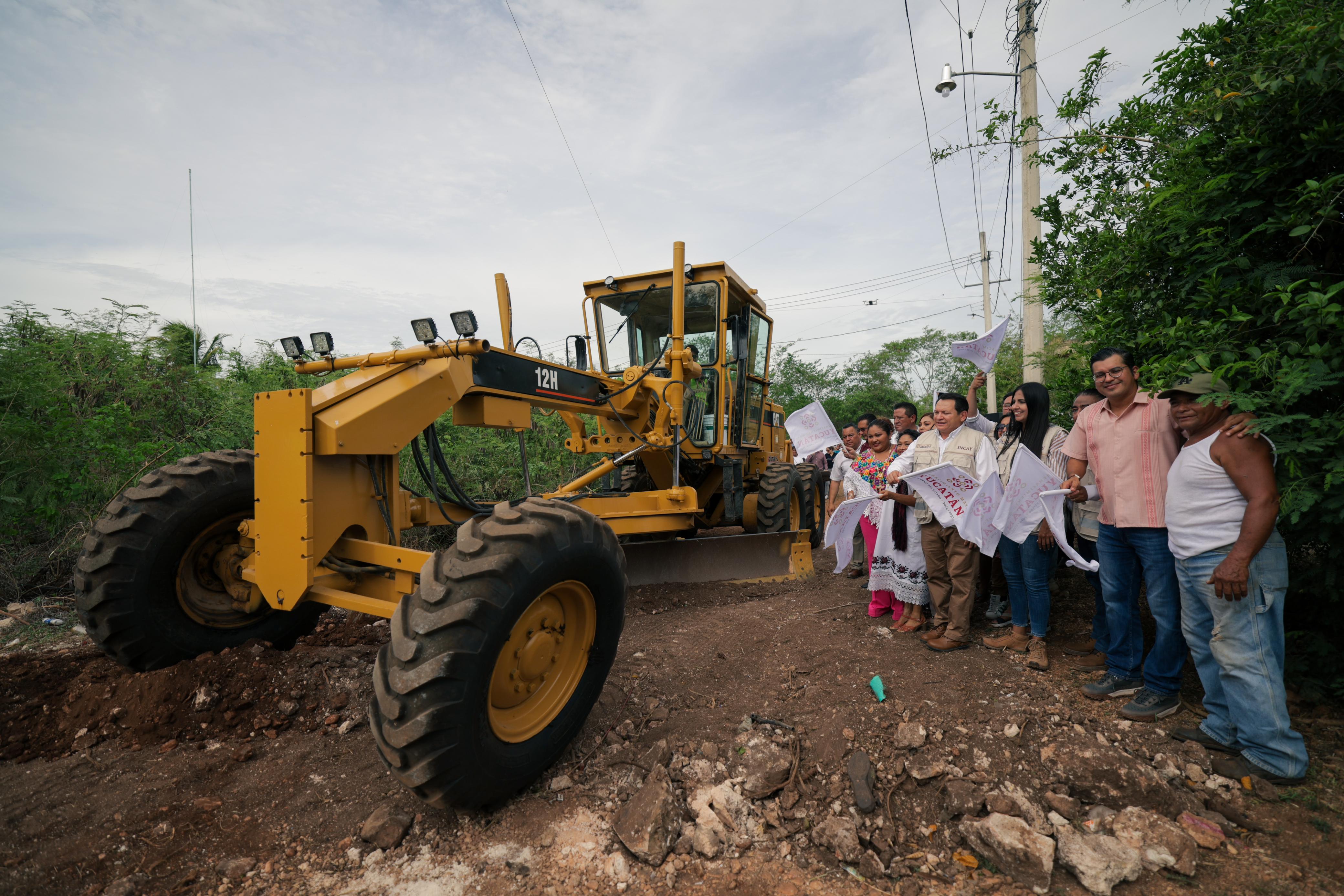 El gobernador Joaquín Díaz Mena dio inicio a los trabajos de construcción y reconstrucción de 1.1 kilómetros lineales de calles en Ticul