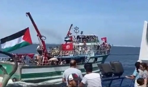 Las 46 embarcaciones de la Flotilla Global Sumud dejaron el puerto de Creta con destino a Gaza / Tras ataque, dos barcos tuvieron que regresar