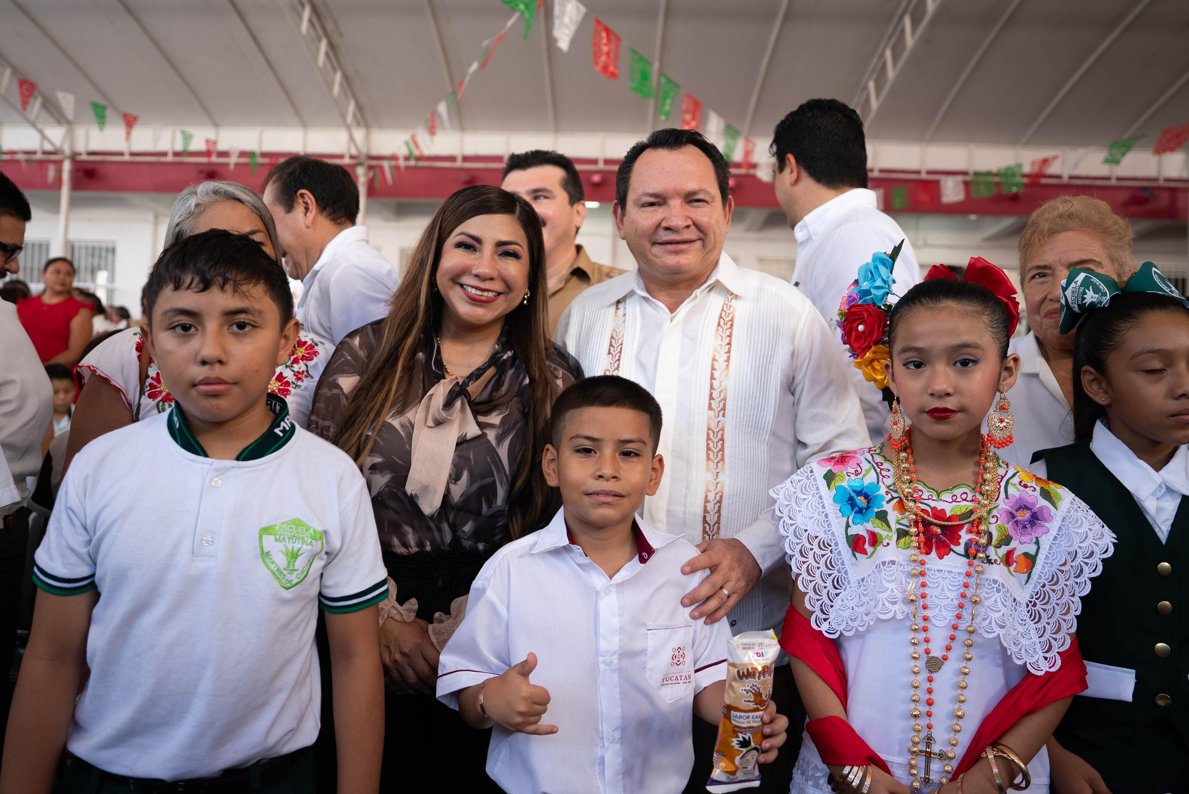 Gobernador Joaquín Díaz Mena entregó la rehabilitación integral de la escuela “Mártires de Chicago”, referente educativo del municipio de Progreso