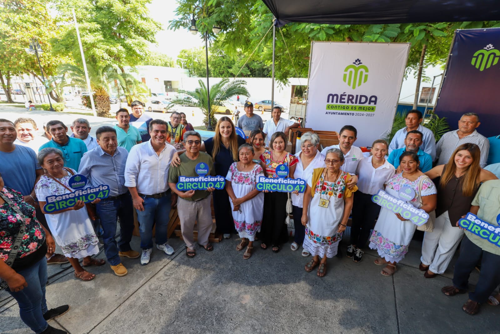 La presidenta municipal Cecilia Patrón Laviada encabezó la entrega de apoyos del programa Red por el Comercio Justo de Círculo 47, beneficiando a 37 productoras y productores de comisarías