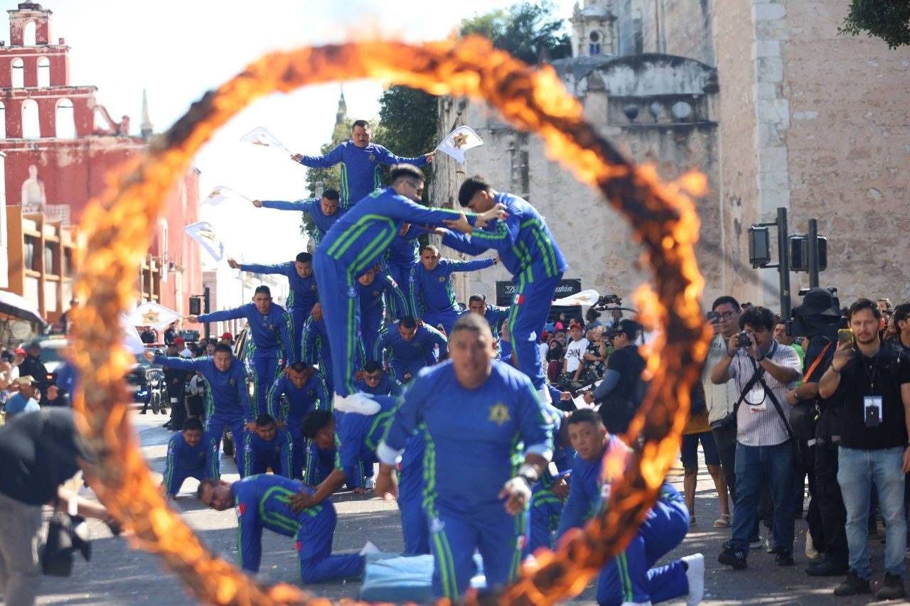 Policía Municipal de Mérida destacó en el desfile del 115 aniversario de la Revolución Mexicana en la Plaza Grande