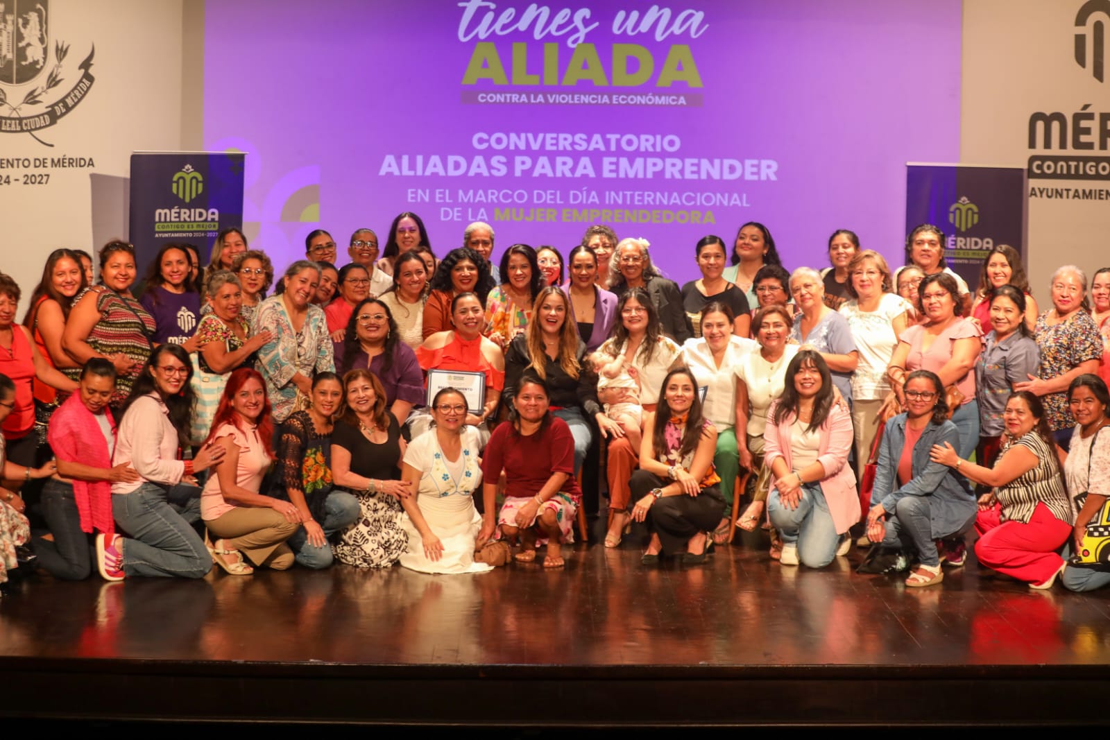 En el marco del Día Internacional de la Mujer Emprendedora, se realizó el conversatorio “Alianzas para emprender” en el Ayuntamiento de Mérida