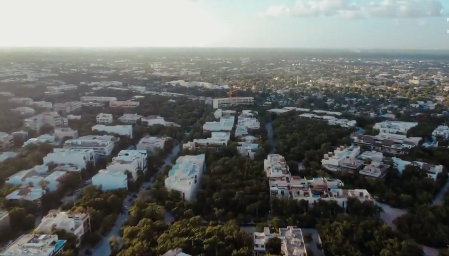 Un hombre fue ejecutado a balazos dentro de un restaurante muy conocido de la zona hotelera de Tulum en Quintana Roo
