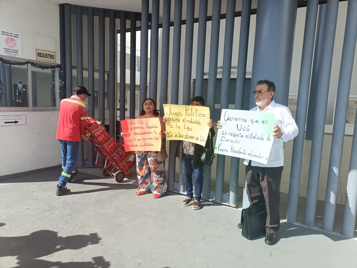 Tres ciudadanas y extrabajadoras del municipio de Ucú presentaron ante la Oficialía de Partes del Congreso del Estado una “denuncia ciudadana de juicio político en contra del presidente municipal, Gener Pech León