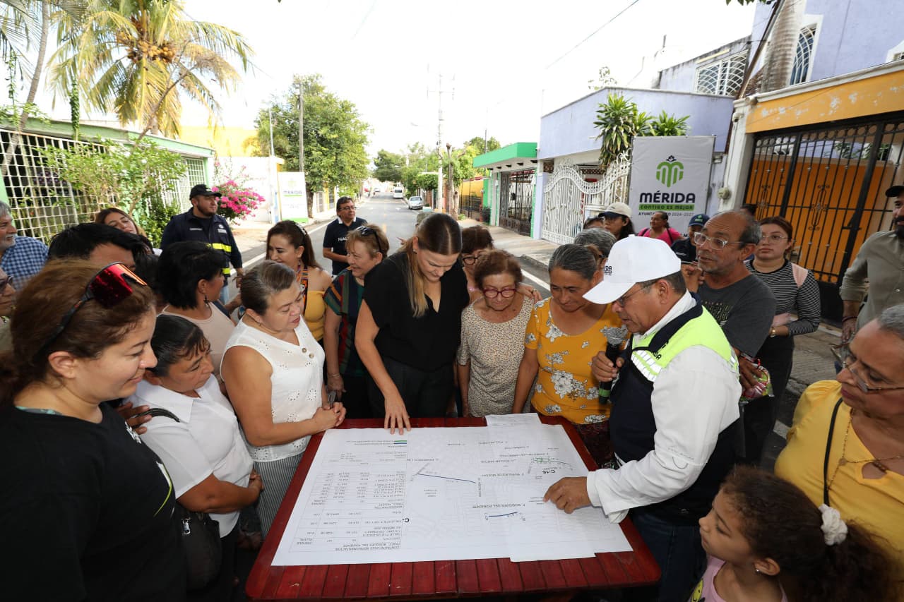 Alcaldesa Cecilia Patrón entregó los trabajos de repavimentación de la calle 67-E por 128 y 130 del Fraccionamiento Bosques del Poniente