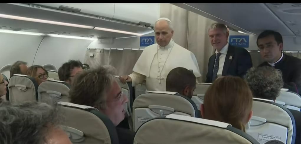 El Papa dice que por el momento no tiene nada seguro en sus planes para viajar el año entrante: me gustaría viajar a África, Argelia / Mencionó también a Argentina y Uruguay
