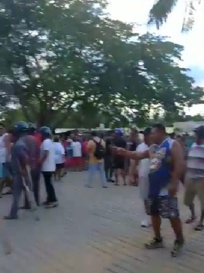 “No queremos más a Diego Prieto en Chichén Itzá”, dicen artesanos y guías de turistas de Chichén Itzá / Rechazan cambiarse del antiguo parador turístico al nuevo Catvi