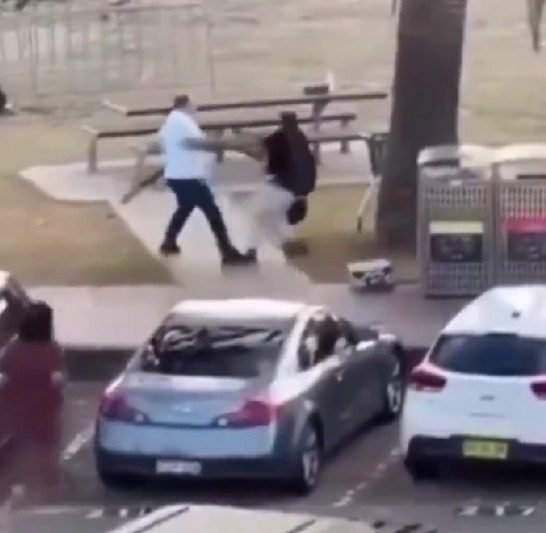 Dos hombres armados abrieron fuego matando 16 hebreos en Playa Bondi, Australia / Uno de los tiradores fue desarmado por un musulmán que resultó herido