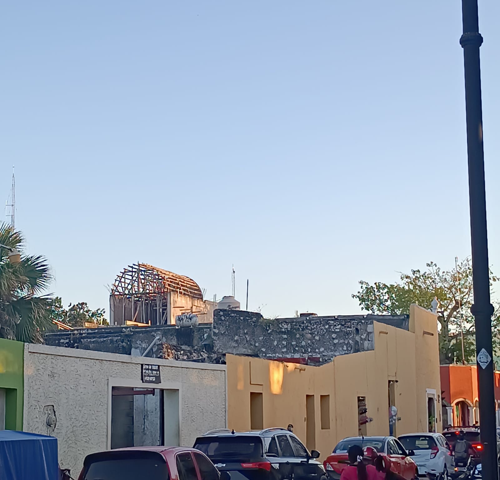 Empresarios, cuyos negocios están en el Centro Histórico de Valladolid, pisotean la Ley Federal de Monumentos Arqueológicos, Artísticos e Históricos