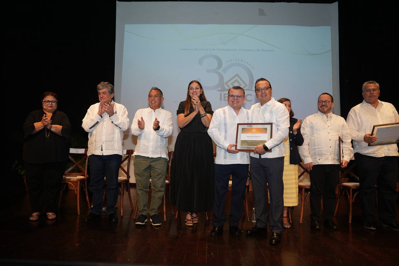 Presidenta municipal Cecilia Patrón Laviada felicitó a los miembros del Instituto Electoral y de Participación Ciudadana de Yucatán