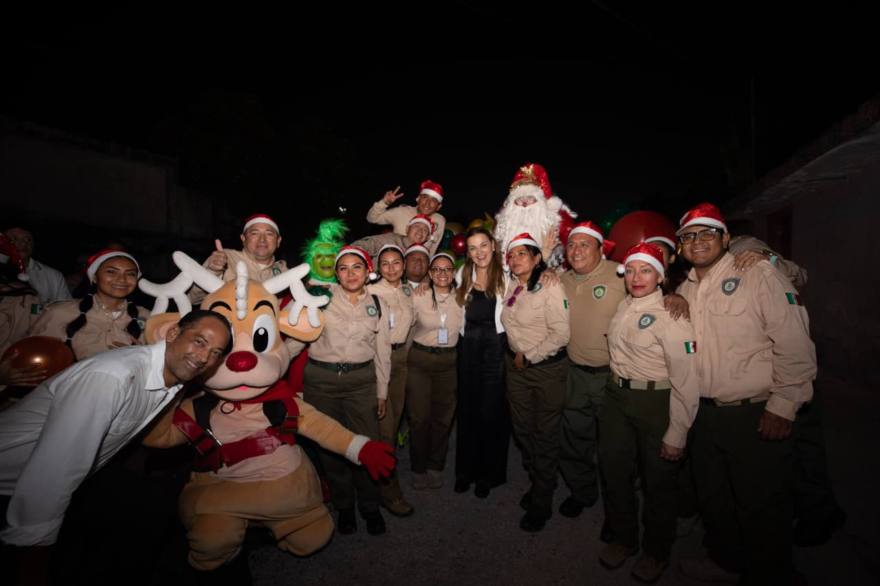 En la colonia Miraflores cientos de familias disfrutaron de la caravana y el festival navideño encabezados por la presidenta municipal Cecilia Patrón Laviada