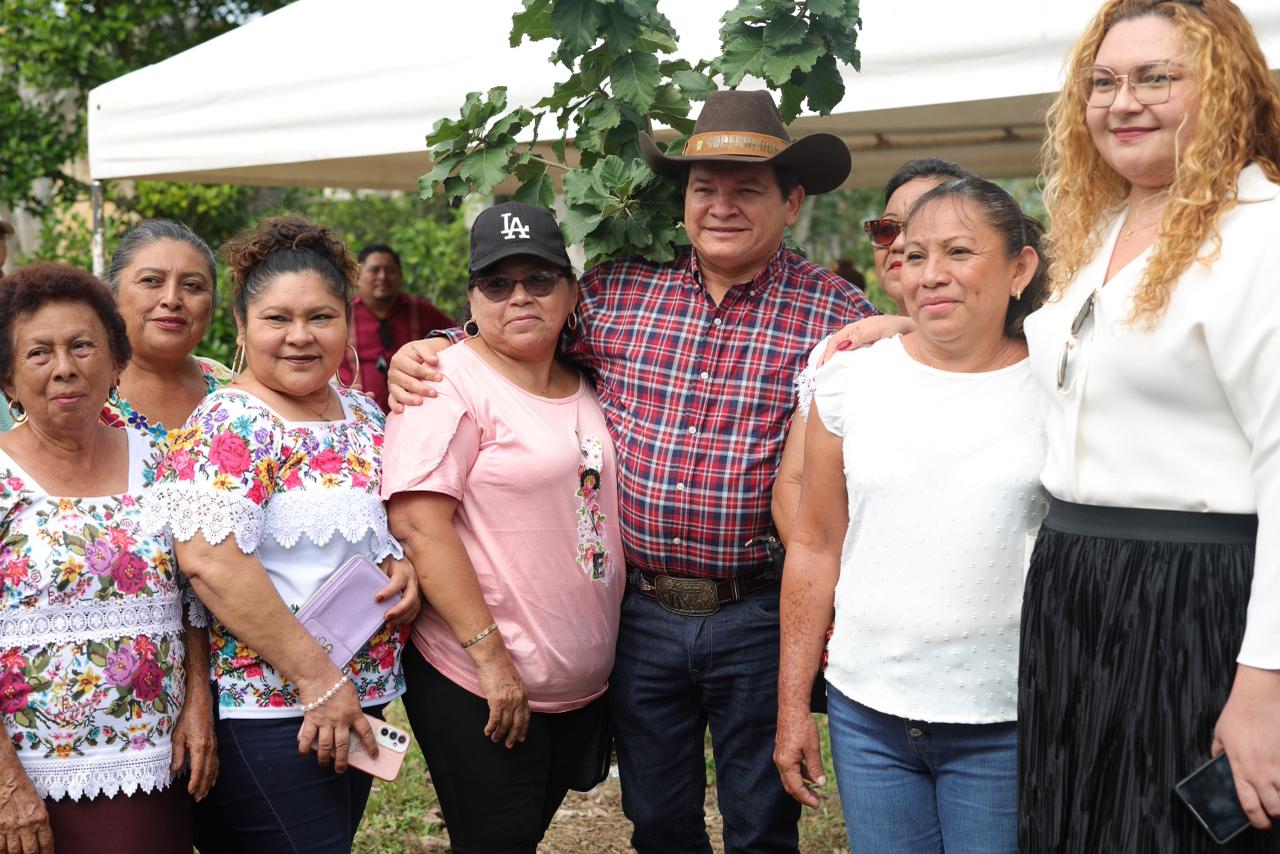 Gobernador Joaquín Díaz Mena supervisó en este municipio la operación de los sistemas de riego solar