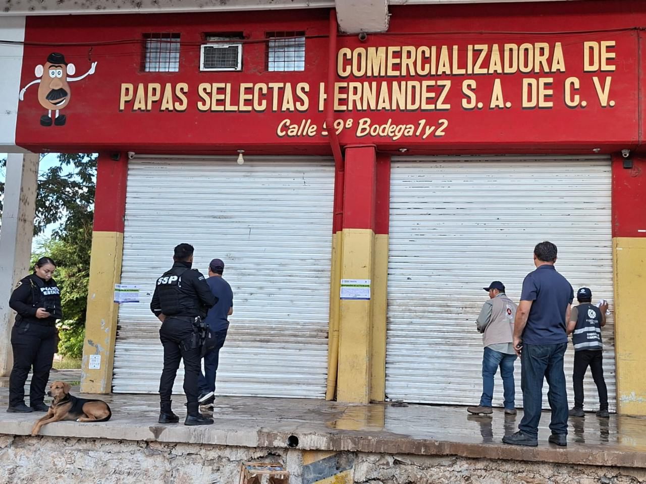 Fue controlado un incendio en un local ubicado en la Nave Uno de la Central de Abastos, ubicada en el fraccionamiento Yucalpetén