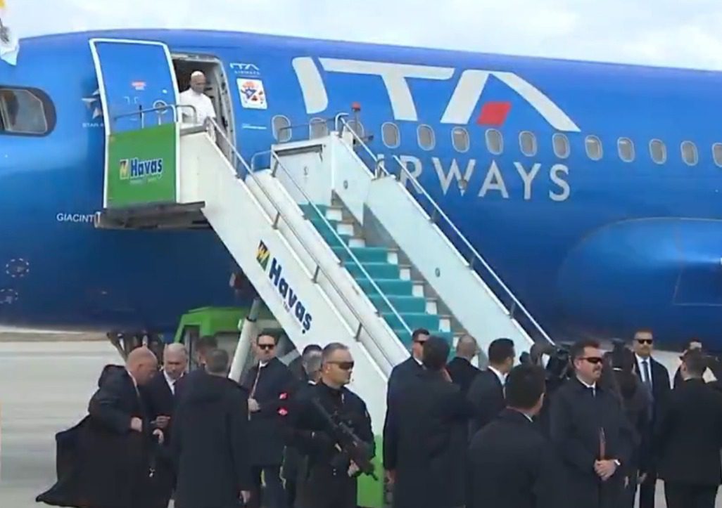 “Ustedes están llamados a ser constructores de paz: a enfrentarse a la intolerancia, a superar la violencia”, dijo el Papa León XIV en el Líbano / “La vía de la hostilidad mutua y de la destrucción en el horror de la guerra ha ido demasiado lejos”