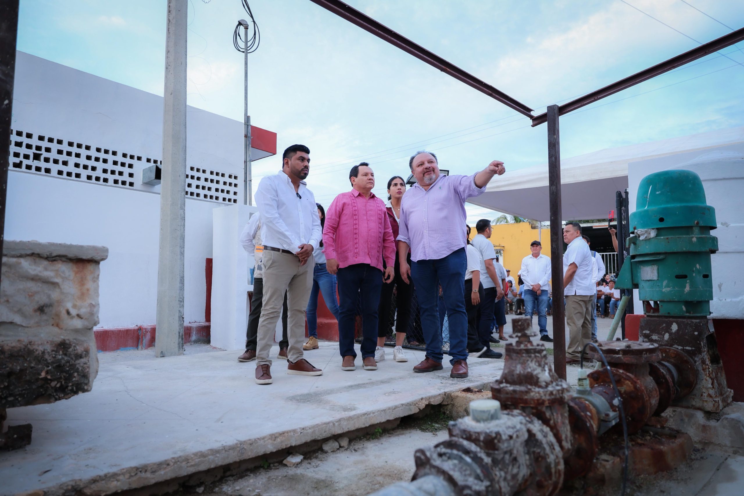 El gobernador Joaquín Díaz Mena supervisó los trabajos de rehabilitación del sistema de agua potable en Teya