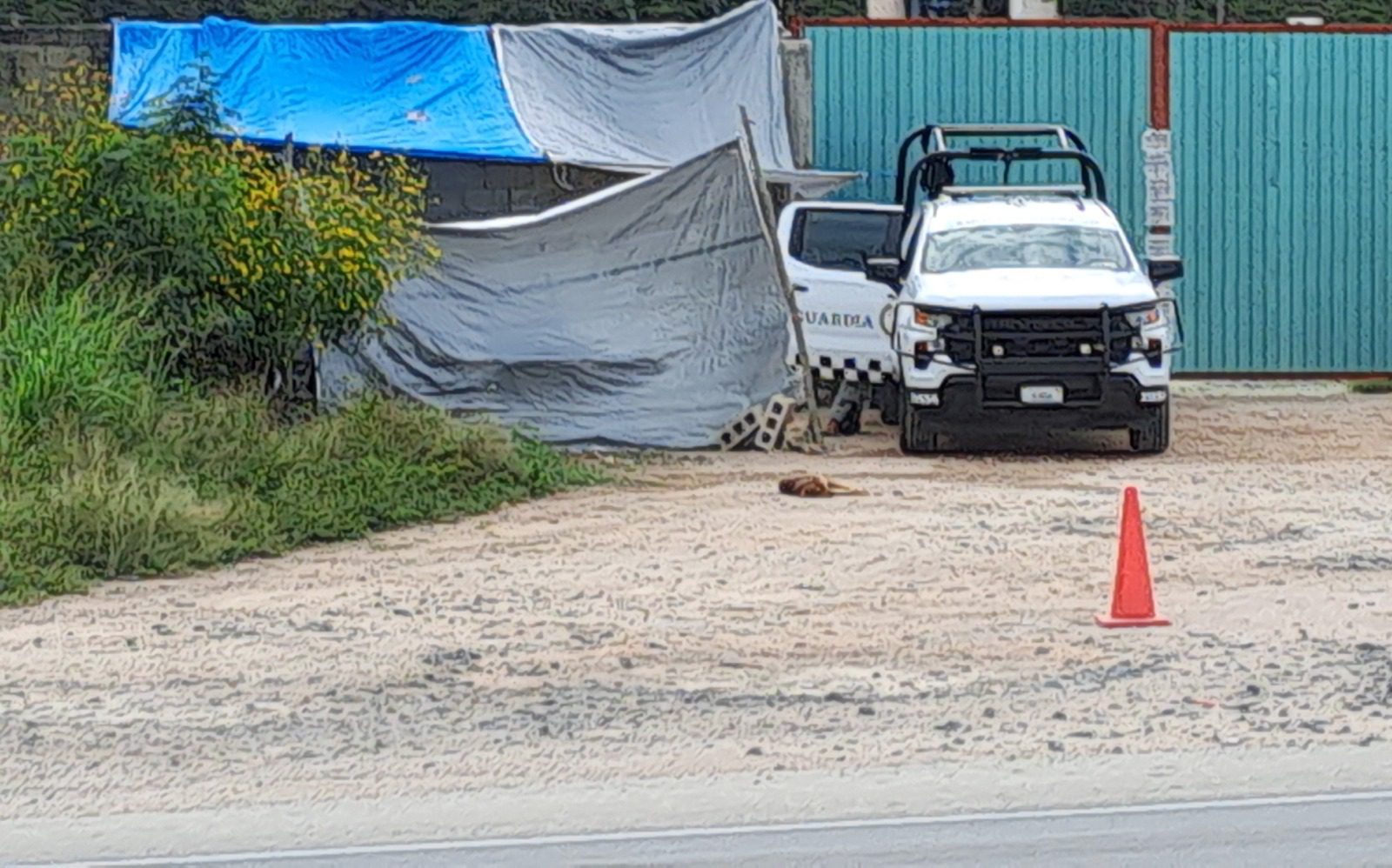 En Seyé nuevamente fue descubierta por el ejército una bodega más de huachicol / Aseguradas armas, vehículos, drogas y huachicol