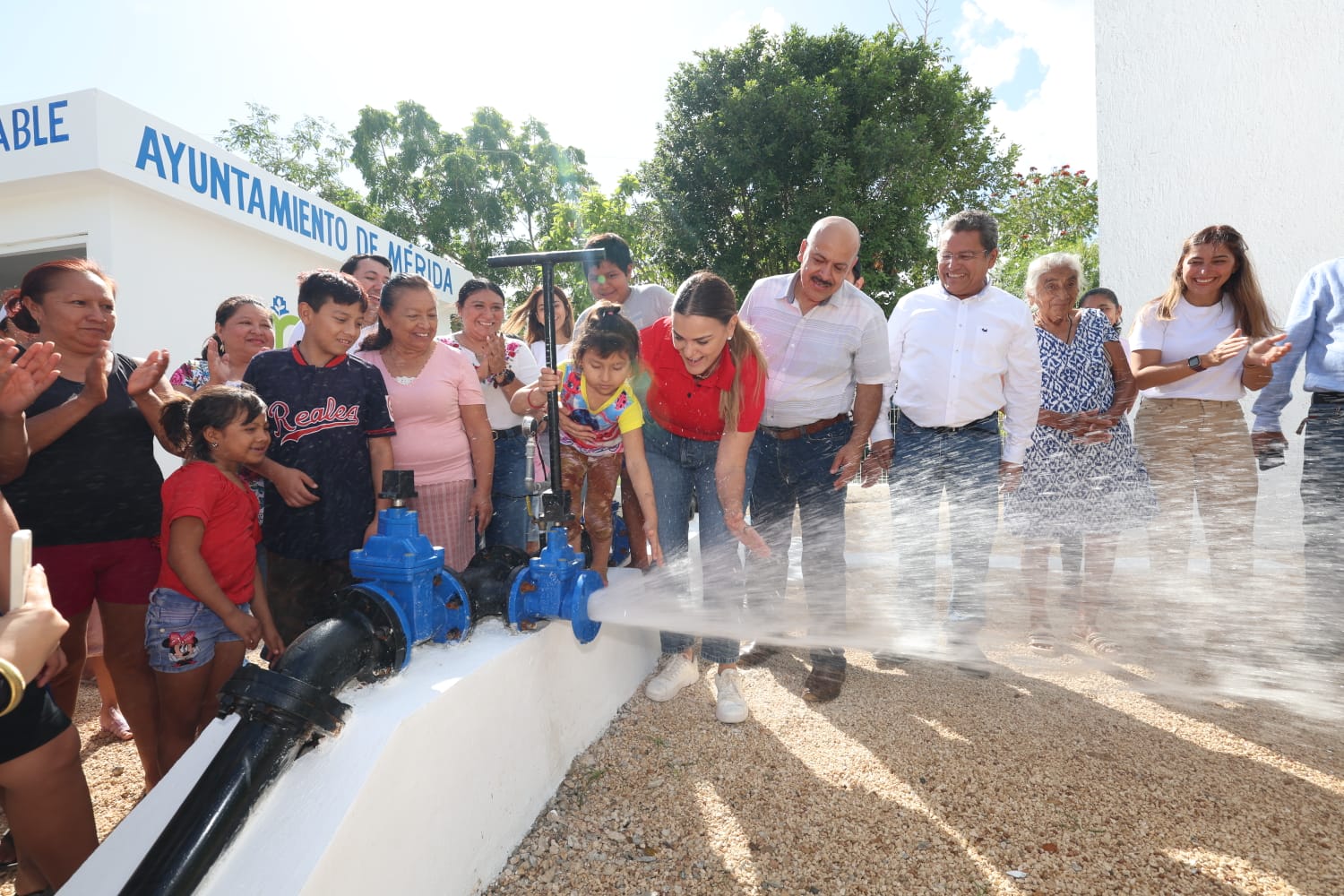 Cecilia Patrón Laviada encabezó una jornada de entrega de trabajos en comisarías del norte, que incluyó rehabilitación de espacios públicos y sistemas de agua potable