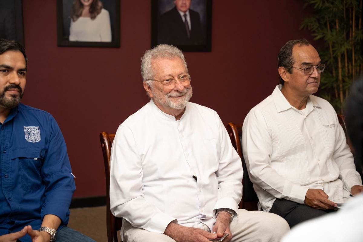 Reinstalan en su cargo al rector de la Universidad de Campeche, José Alberto Abud Flores, destituido de manera ilegal como rector de esa casa de estudios