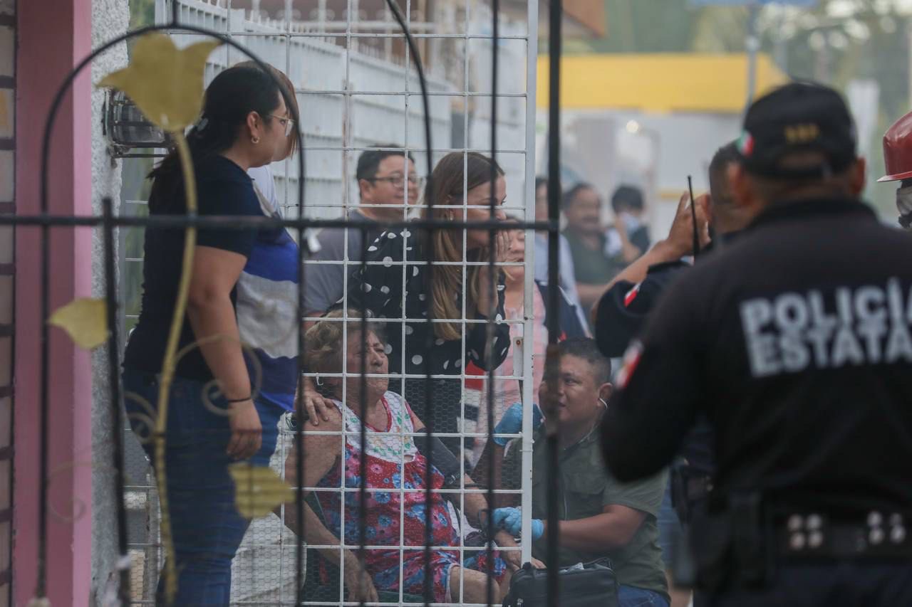 Auxilian a señora que vive sola y se le quemó su casa / La alcaldesa Cecilia Patrón acudió al domicilio siniestrado