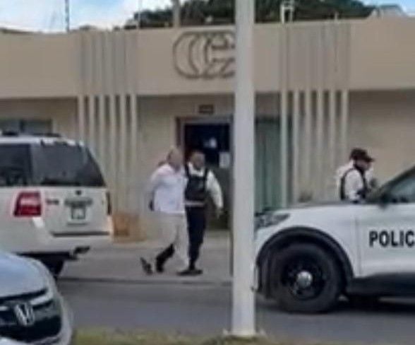 A puertas cerradas y en lo oscurito, destituyen al rector de la Universidad Autónoma de Campeche en la madrugada