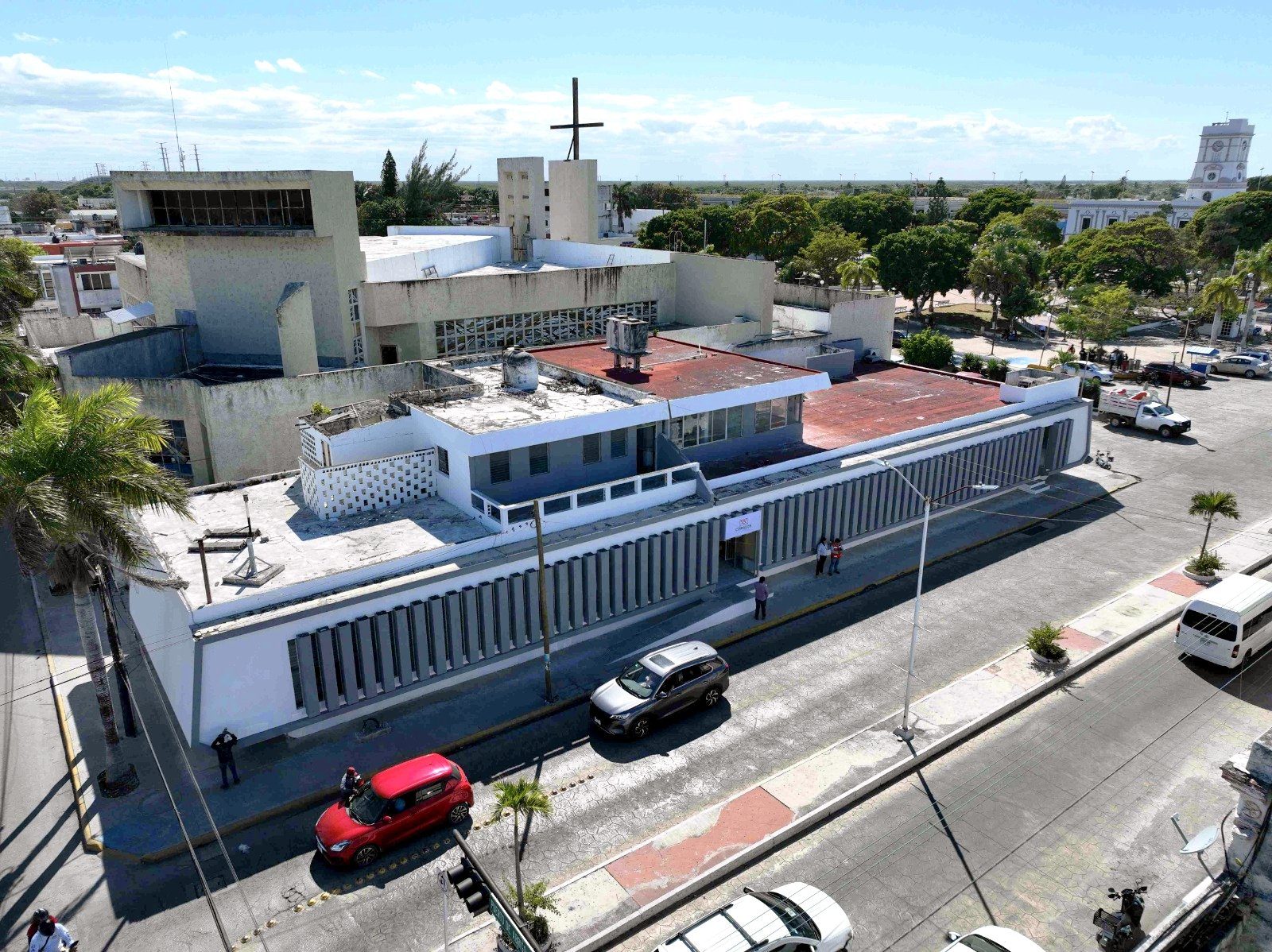 Correos de México estrena fachada en el puerto de Progreso / Director del Centro SICT Yucatán acompañó a la directora