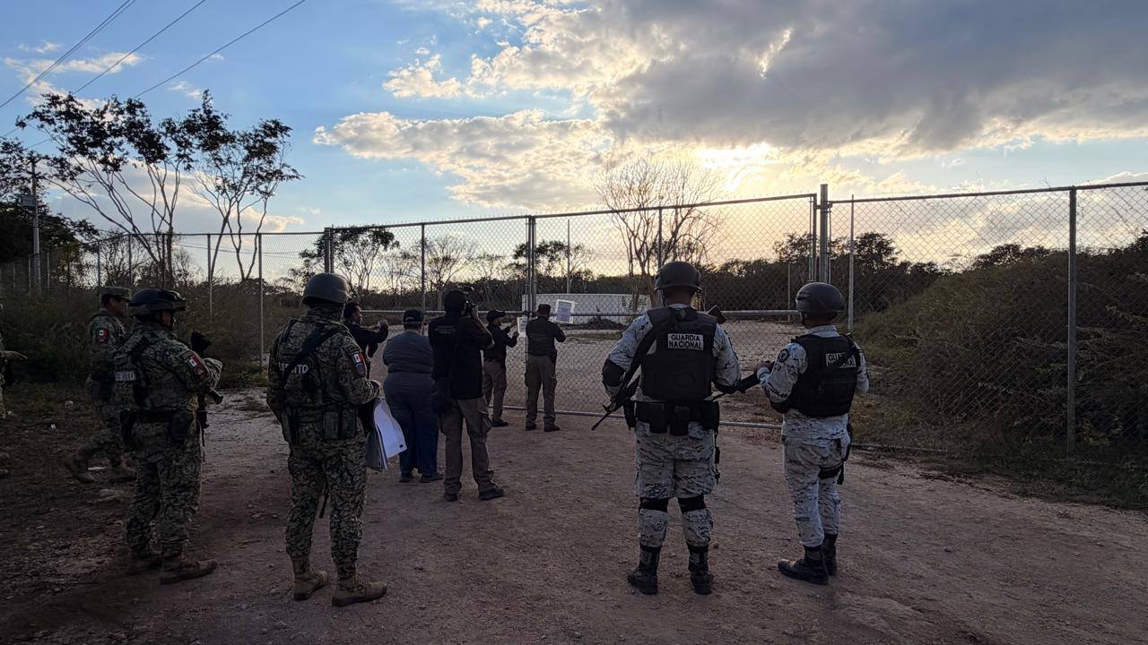 Más huachicol e infraestructura huachicolera descubierta en Yucatán en operativo en Seyé, en la carretera Mérida-Valladolid