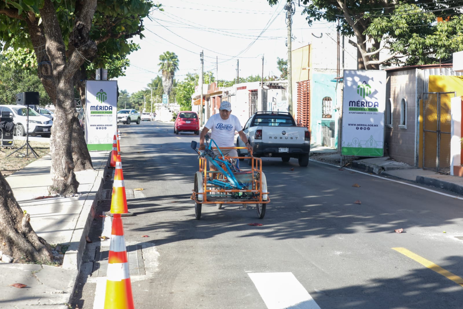Cecilia Patrón Laviada encabezó la entrega de trabajos de repavimentación de calles en las colonias Emiliano Zapata Sur I y II, Dolores Otero y la Mulsay
