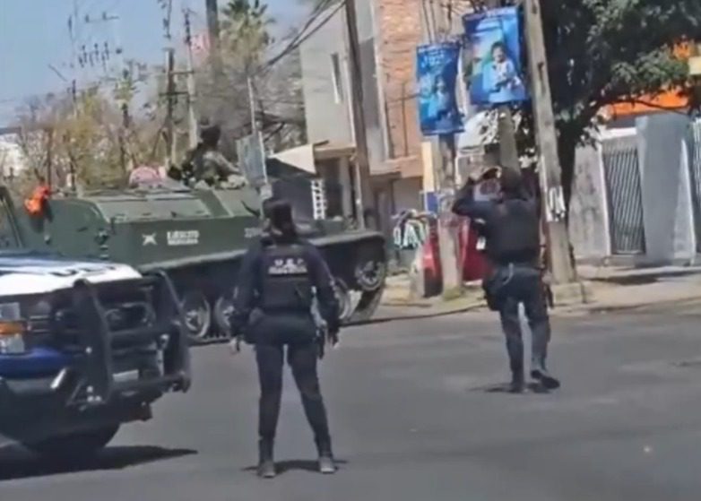 La embajada de Estados Unidos en México emitió este domingo una alerta para que sus ciudadanos no salgan a la calle en Jalisco y en otros cinco Estados