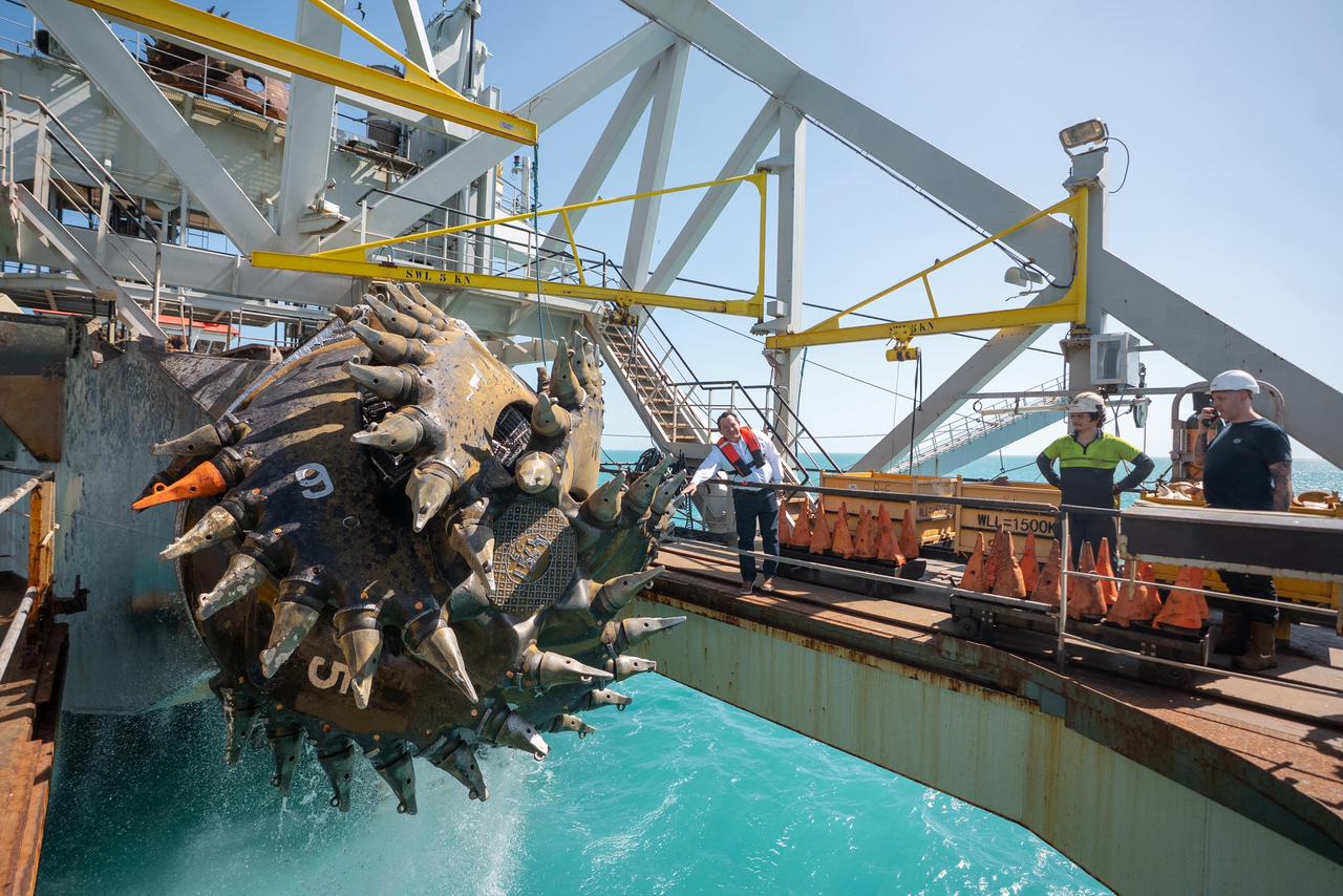 El gobernador Joaquín Díaz Mena informó que la primera etapa del dragado para la ampliación y modernización del Puerto de Altura de Progreso registra 90% de avance