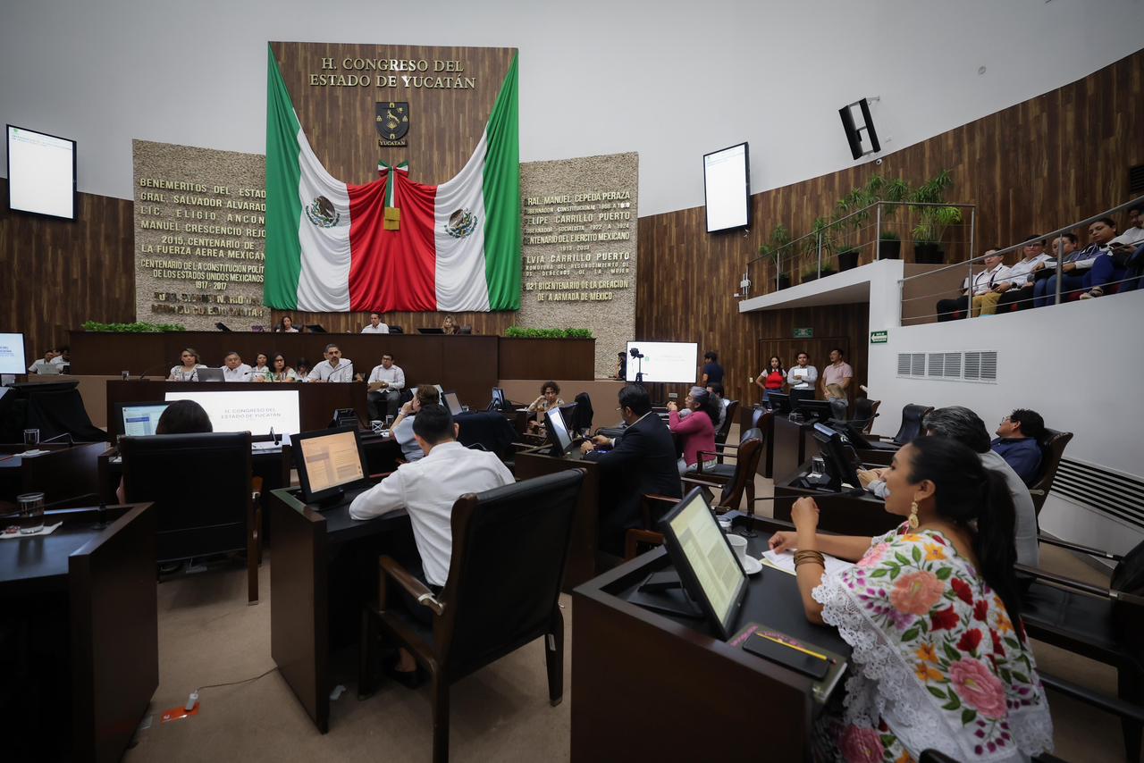 Funcionarios expusieron acciones de gobierno en el Congreso de Yucatán / Titular de la Segey informó de la construcción de la Universidad Rosario Castellanos, del Cbtis 305 en y de la primaria Adolfina Cardeña