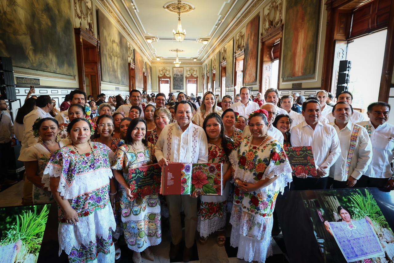 Gobernador Joaquín Díaz Mena encabezó la ceremonia de presentación del libro “El bordado maya de Yucatán: patrimonio vivo”