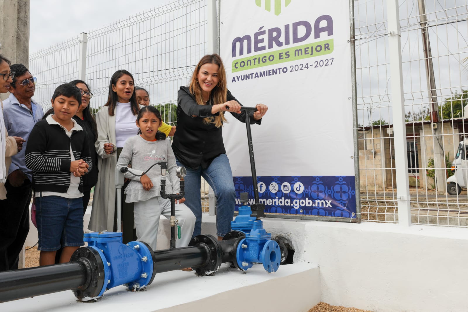 Alcaldesa Cecilia Patrón hizo entrega de los trabajos de rehabilitación del Sistema de Agua Potable en la comisaría de Yaxnic