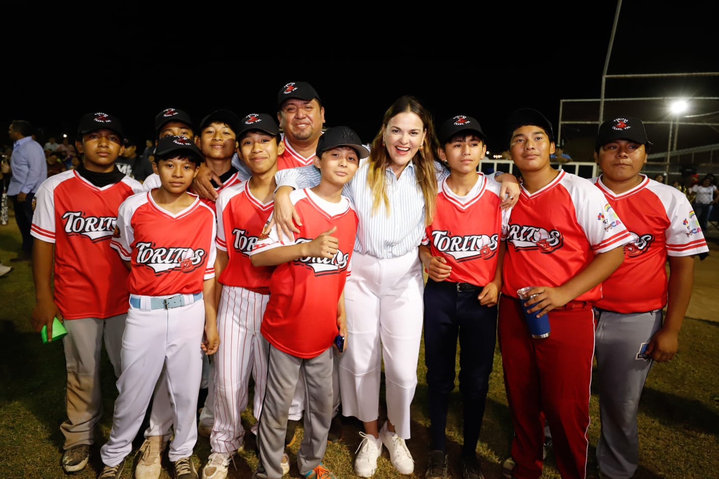 La presidenta municipal de Mérida, Cecilia Patrón Laviada, inauguró el 12o. Torneo de la Liga Meridana Infantil y Juvenil de Béisbol