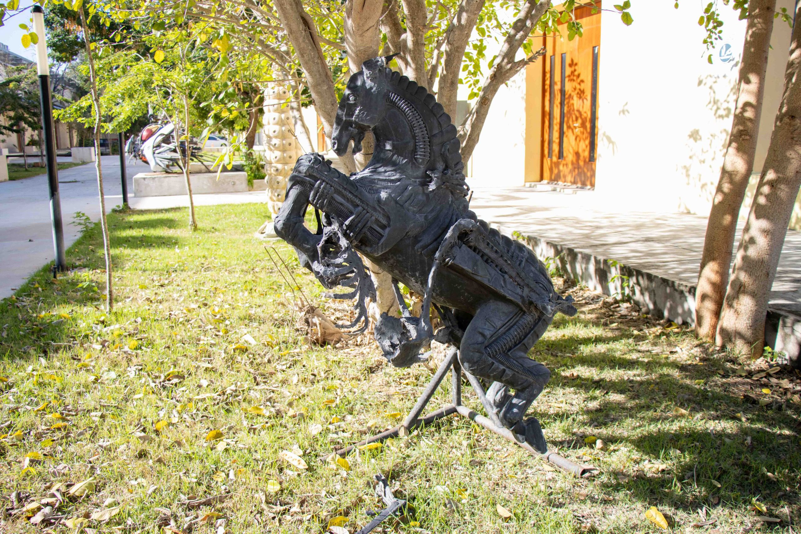 La Universidad de las Artes de Yucatán recibió una importante donación de la Fundación Cultural Macay, integrada por una colección de 380 piezas de artes visuales