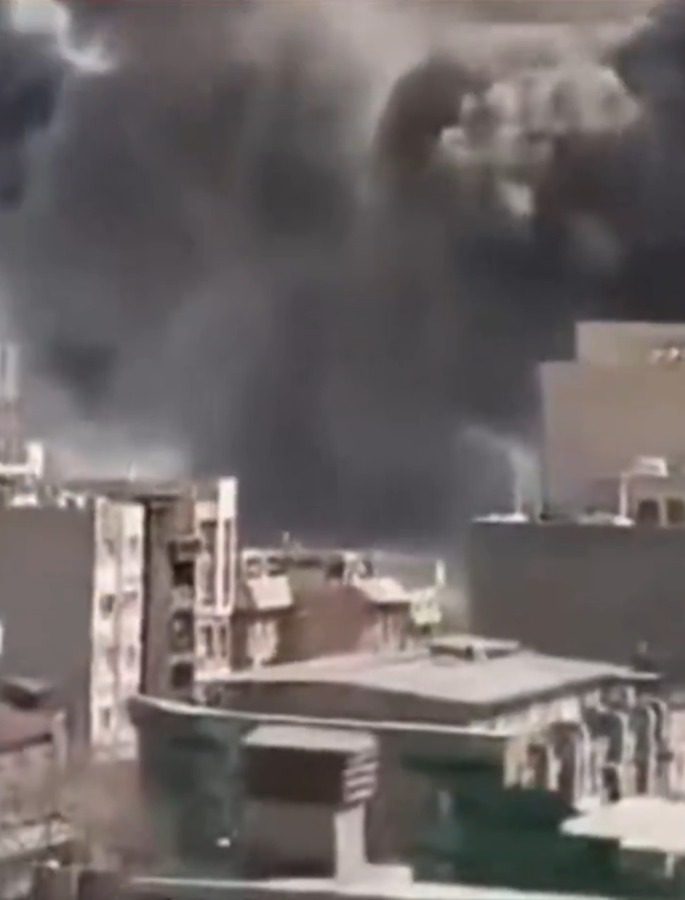 Ataques contra Teherán y Jerusalén / Más de treinta muertos en Beirut / Tres cazas estadounidenses derribados en Kuwait / Irán dice que puso en fuga al portaviones Abraham Lincoln / EEUU, lo niega y Trump amenaza con invasión terrestre