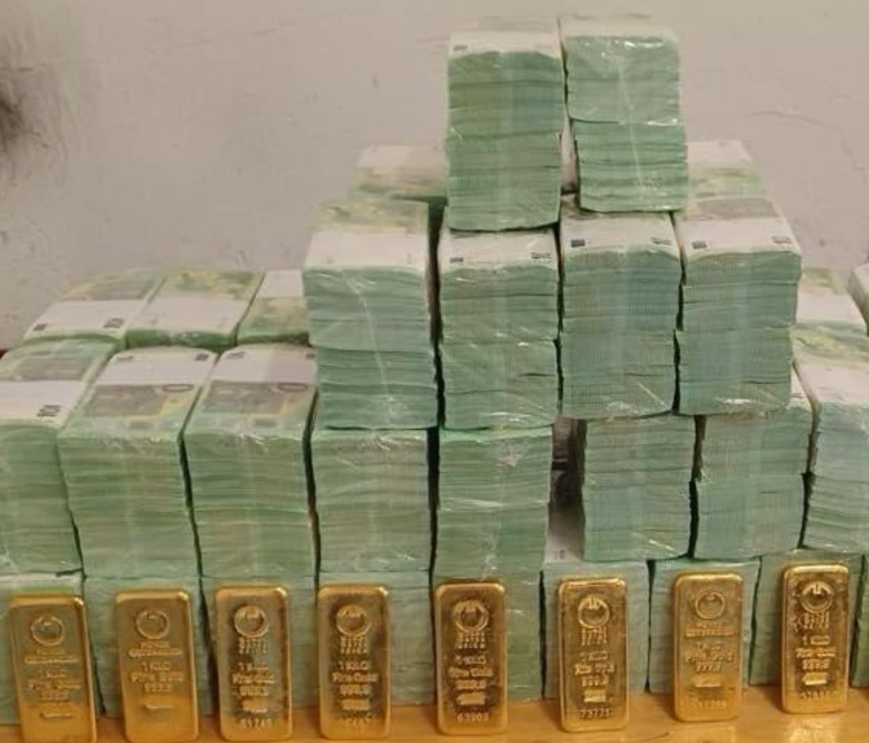 “BlackRock ha limitado los retiros de uno de sus principales fondos de crédito privado tras un aumento en las solicitudes de reembolso” / También Blacsktone está limitando el monto que puedes retirar