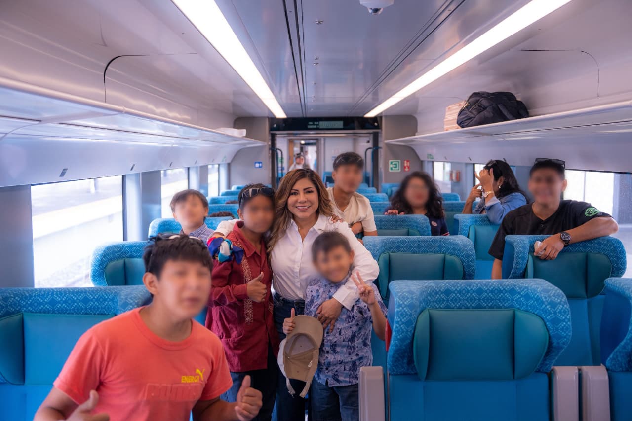 DIF Yucatán organizó una visita guiada para 15 niños de Casa Otoch a bordo del Tren Maya, como parte de las actividades del Mes de la Niña y el Niño