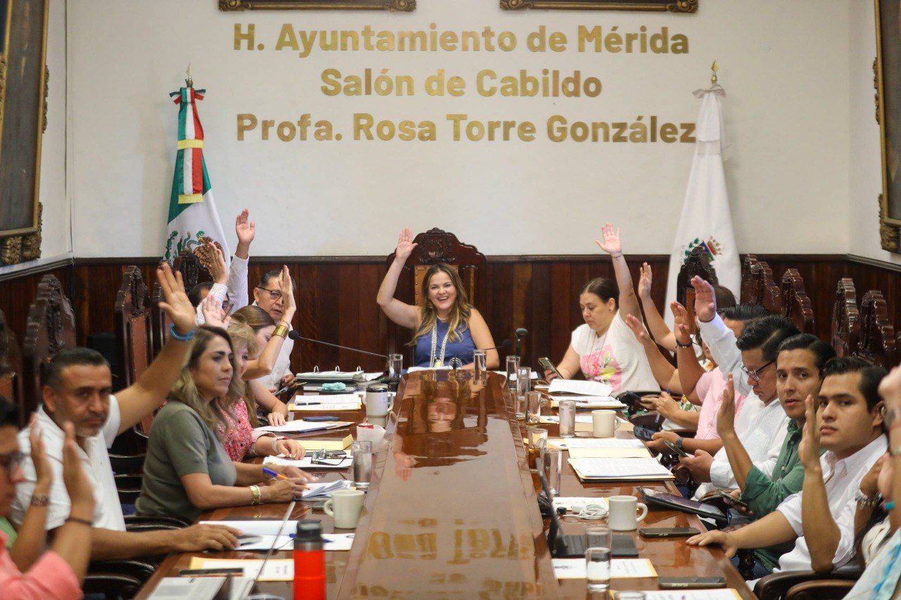 Impulsan en Cabildo de Mérida nueva secundaria en Chichí Suárez, validez oficial de la Academia de Inglés y alianzas deportivas con impacto social