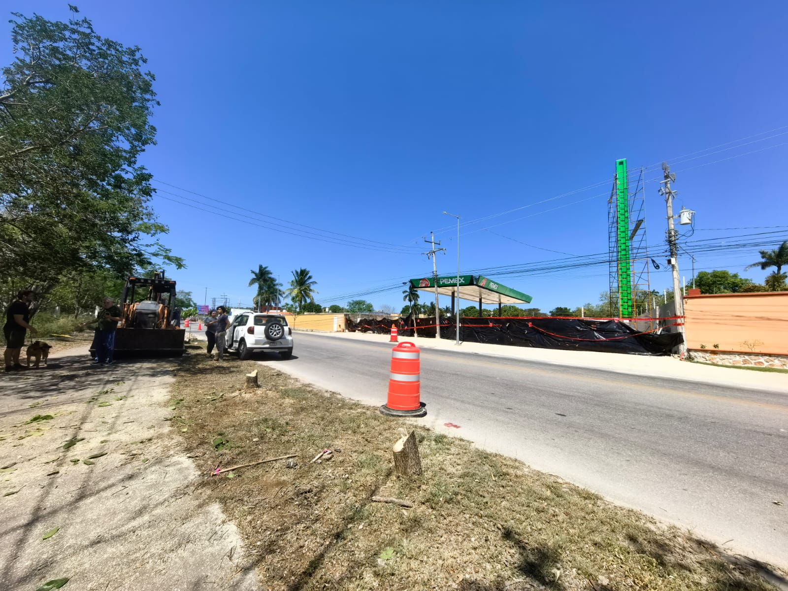 “Todo permiso en el derecho de vía federal es de naturaleza temporal y revocable”, dice la SICT Yucatán en alusión al caso de la gasolinera en construcción en Cholul y objeto de protestas ciudadanas