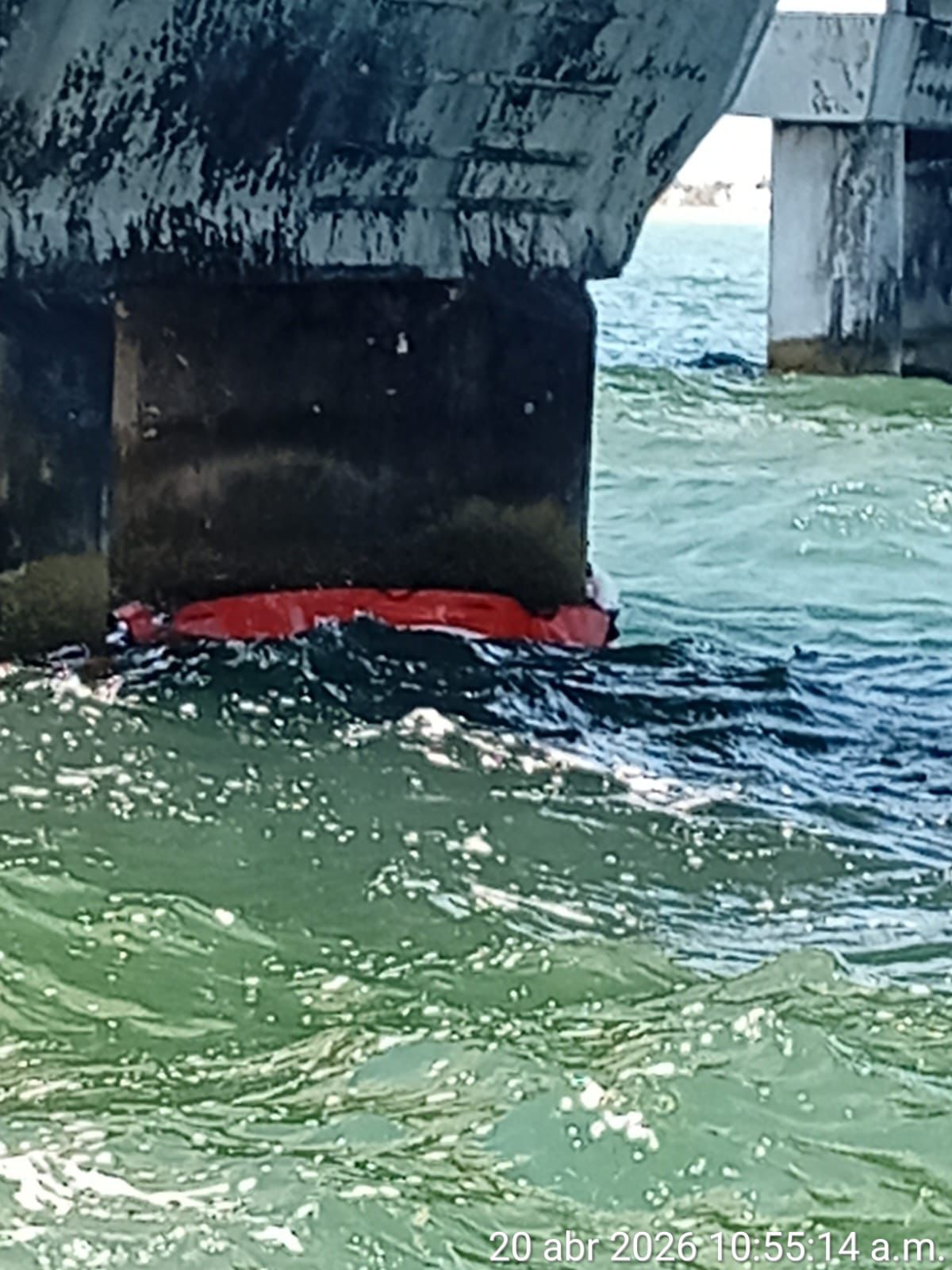 La Marina asegura que “se atendió oportunamente una filtración de hidrocarburo” detectada en inmediaciones del Puente de Arcos, en Progreso