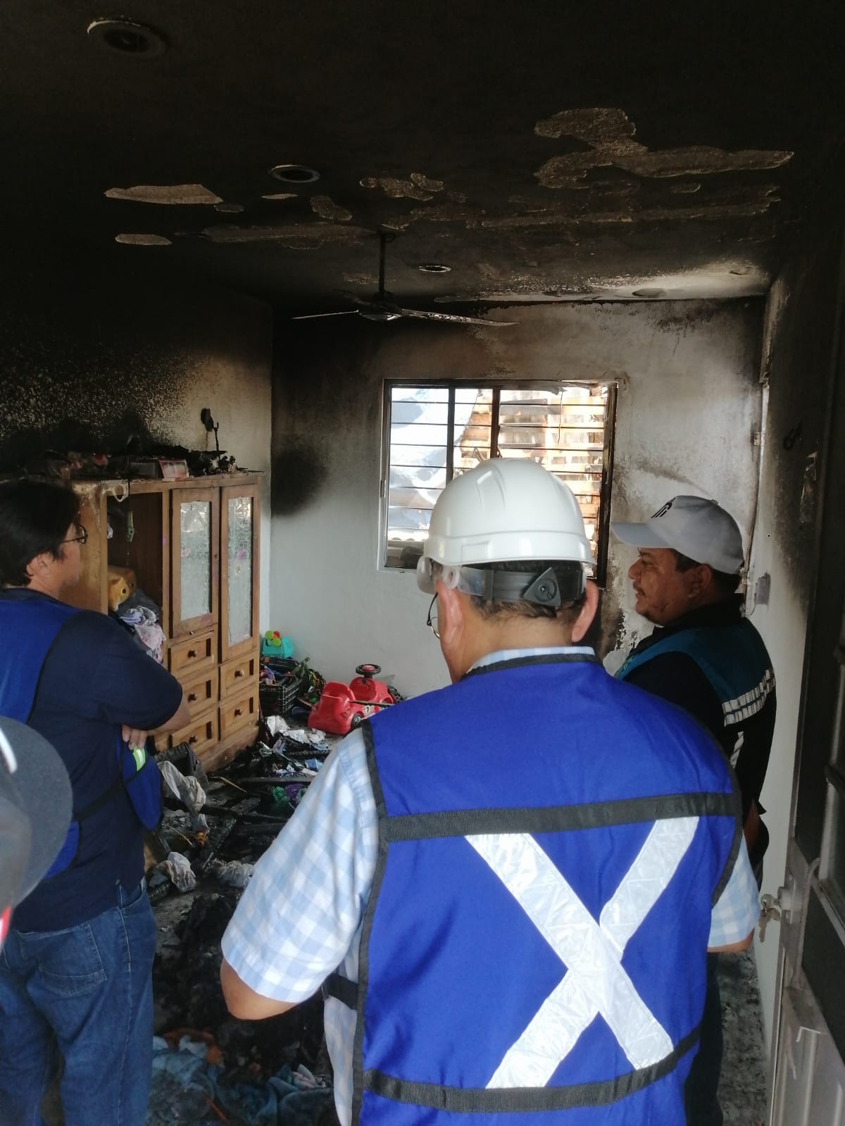 “Acompañamiento permanente” a las familias afectadas por incendio que destruyó 7 viviendas en San Luis Sur Dzununcán