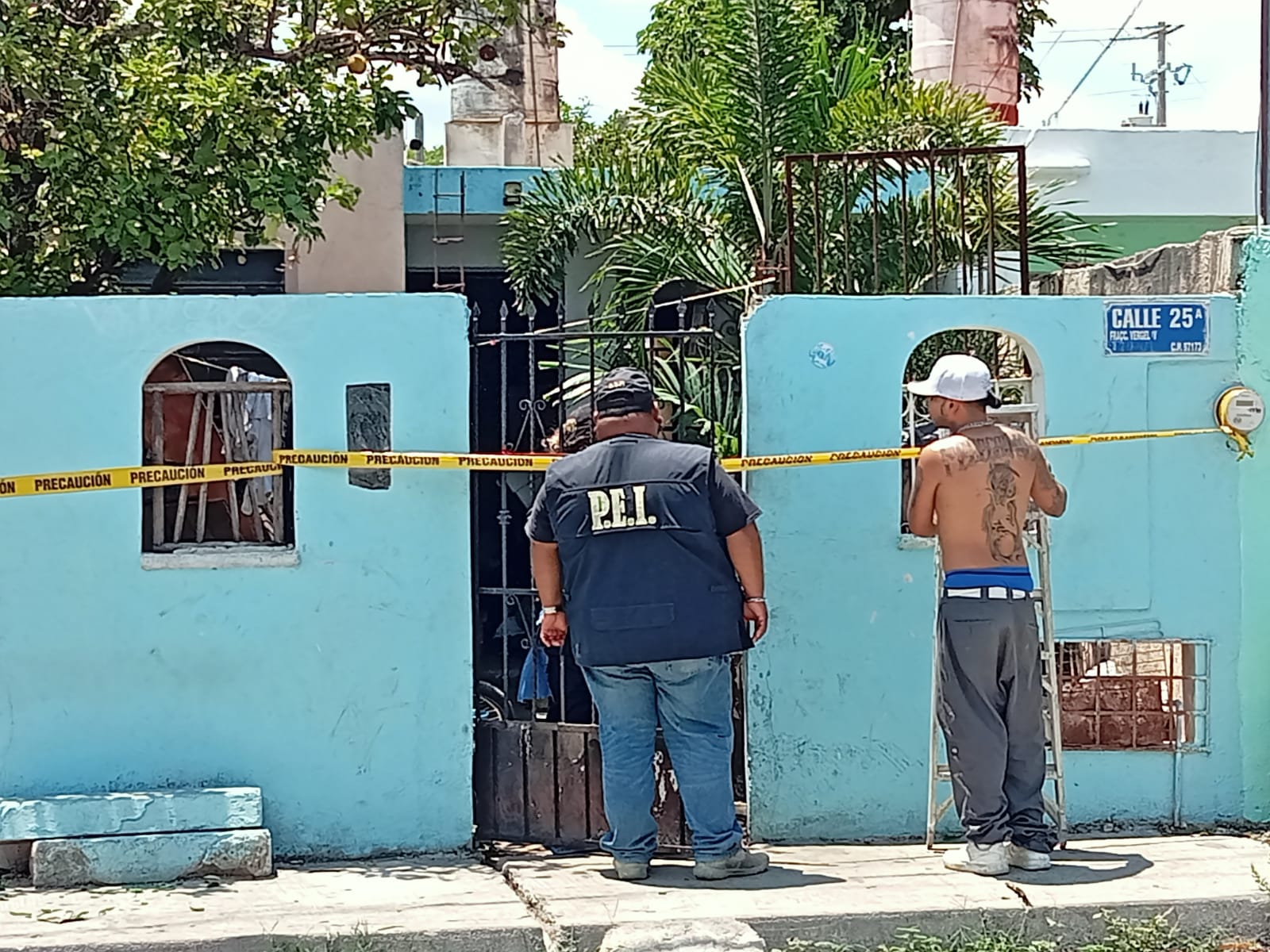 Grupo de malandros arrojaron piedras y cócteles molotov contra un domicilio en la colonia Vergel IV