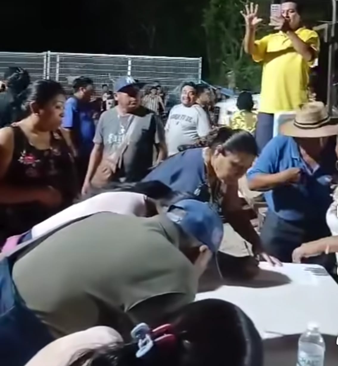 Chichén Itzá permanecerá cerrada por tiempo indefinido, ya que su reapertura sigue sin definirse / Hoy continuarán las negociaciones / Piden que Diego Prieto no esté presente