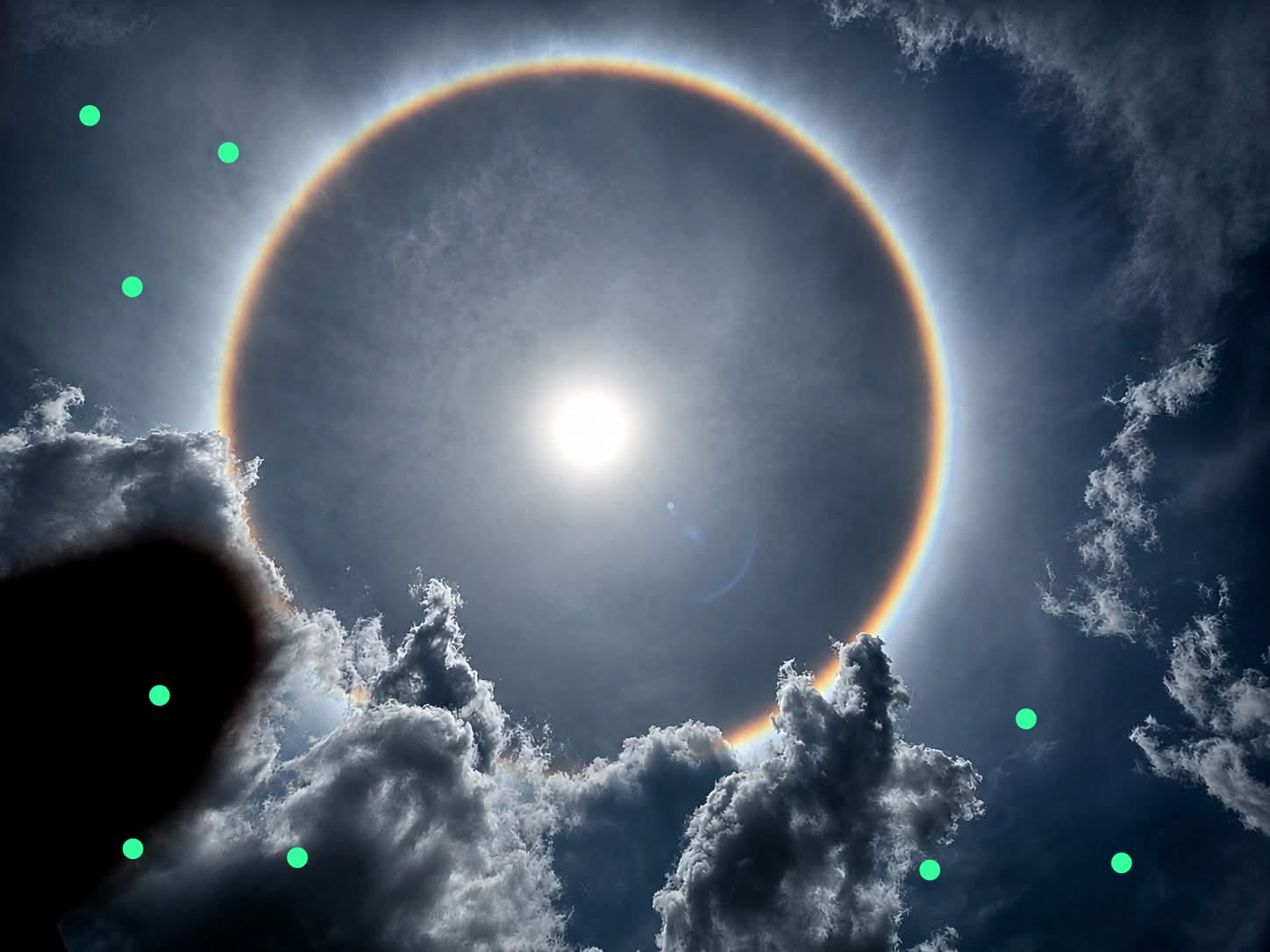 En Dzununcán, Sacalum y Mérida se reportó la presencia de un halo solar, fenómeno natural característico en las temporadas de sequía