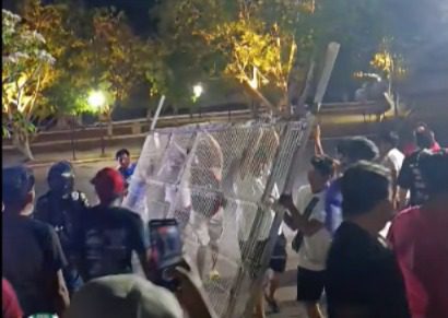 Ambulantes, artesanos y comunidad de Pisté no quieren dejar el rentable parador del INAH / También rechazan supervisión alguna dentro de Chichén Itzá / Tampoco permitirán el regreso de los vendedores ya instalados en el Catvi