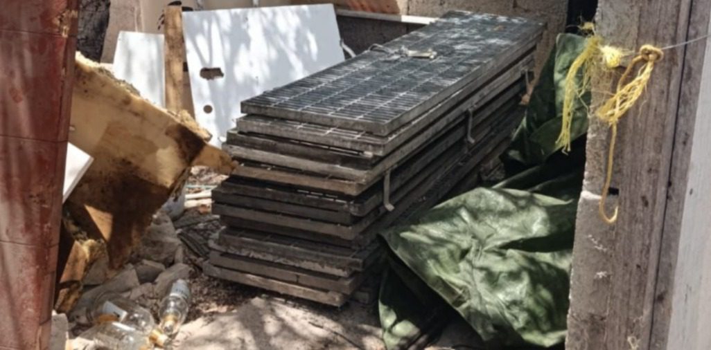 13 rejillas del Ayuntamiento de Mérida fueron recuperadas por la Secretaría de Seguridad Pública de Yucatán tras la denuncia dada a conocer por Infolliteras
